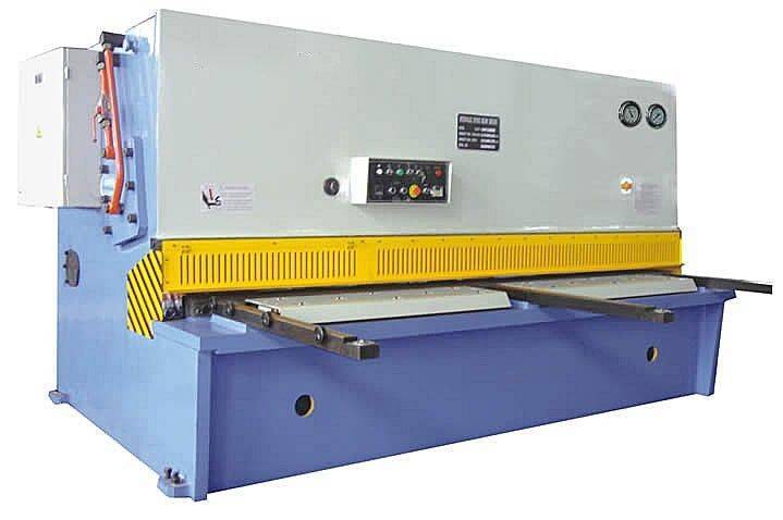 Гильотина гидравлическая MetalMaster HCQ от компании Нова Механика